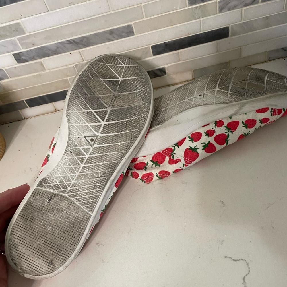 Vionic Beach Pismo Slip on Strawberry
Print canvas sneakers Terry lined sz 6 - Picture 7 of 9
